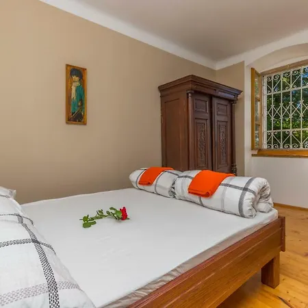 Ivana 1903 Villa