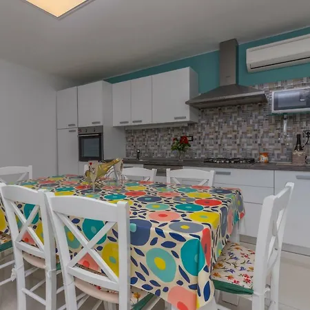 Ivana 1903 Villa *