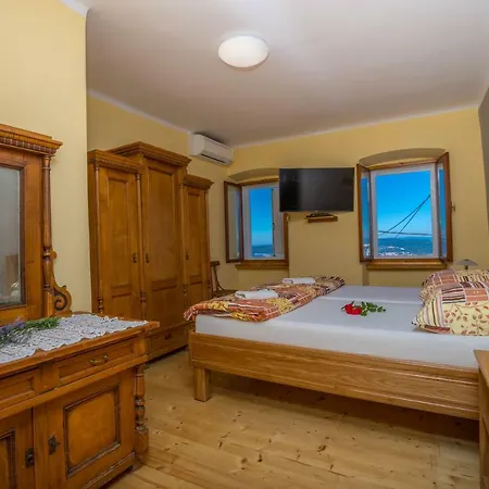 Ivana 1903 Villa